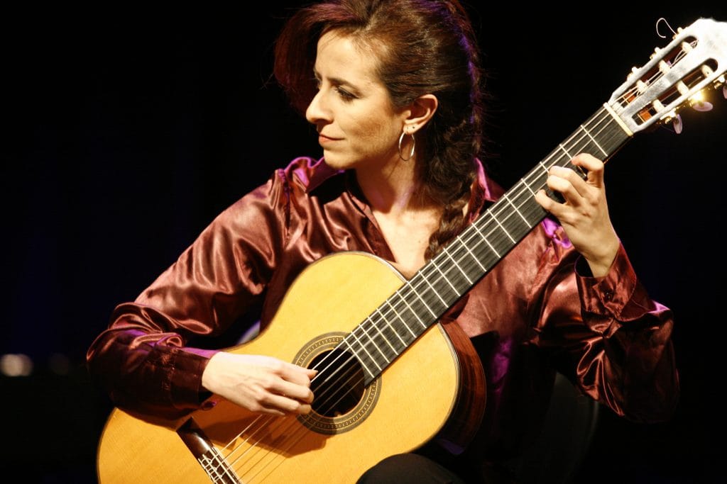 As mulheres e o violão: um breve apanhado do cenário brasileiro de violonistas 52